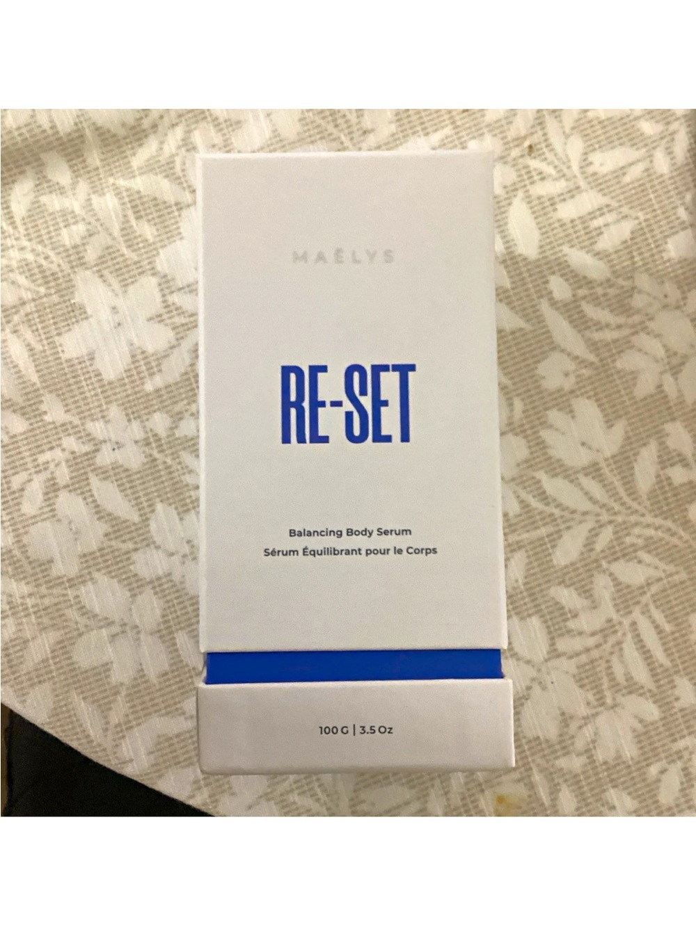 RE-SET Balancing Body Serum in White and Blue